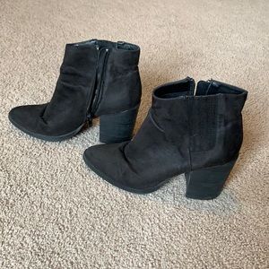 Women’s Steve Madden black heel boots